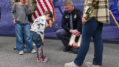 Percy shows off his prosthetic leg to Trooper Heidbrink